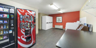 Los Angeles - Valencia Gallery 18