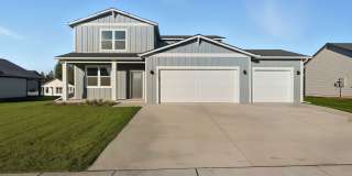 Spacious 4-Bedroom Home with Loft, 3 Baths & 3-Car Garage Gallery 1
