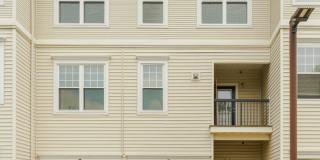 Rare 2BR 2BA 2 Level Condo With Garage Gallery 1