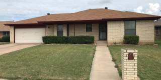 5225 Hunters Circle Gallery 10