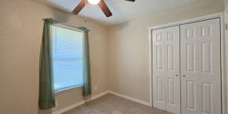 HUGE PRICE REDUCTION & READY FOR MOVE IN - AVAILABLE NOW! Gallery 16