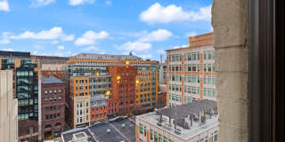 Fully Furnished Designer Loft with Parking & Monument Views! Gallery 12