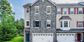 Spacious 3BR Townhome in Newark Gallery 1