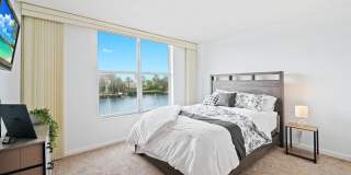 1050 Hillsboro Mile Gallery 17