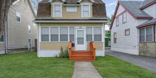 Rare 4 Bedroom/ 2 Bathroom Single Family Home- Pet Friendly- Garage! Gallery 1
