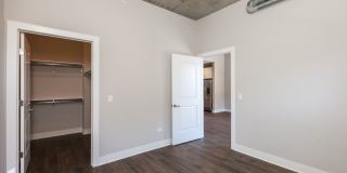 3833 N Broadway Gallery 88