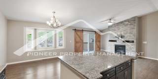 Stylish Townhouse 2bed / 2bath, 2 car garage and AC in Gated Community Near Powers Corridor Gallery 9