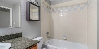 Charming 2BR Condo in Bothell Gallery 18