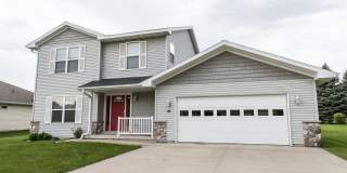 FOR RENT: 3 Bedroom House with 2 Car Garage Gallery 1