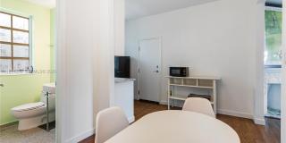 439 15th St Gallery 18