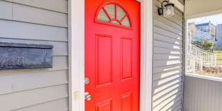 Renovated 2 Bedroom + Den w/ Private Garden Access Renovated 2 Bedroom + Den w/ Private Garden Access Gallery 3