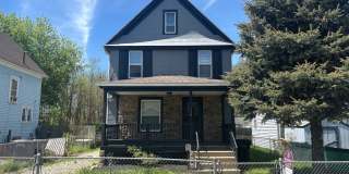 Charming 3-Bedroom Property in Prime Location Gallery 1