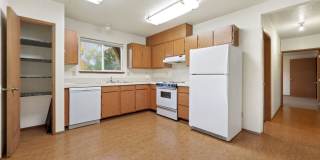 MOVE IN READY! Includes water, sewer and garbage. 2 bed 1 bath downtown Olympia! Gallery 12