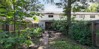 Charming 2BR Townhome in Athens Gallery 27