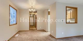 Lovely End unit of a triplex with garage Gallery 4