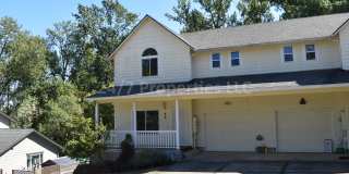 Beautiful 3 BD | 2.5 BA Duplex in Wine Country - Dayton Gallery 1