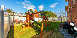 Large 3 Bedroom Apt + Private Office Space Gallery 41