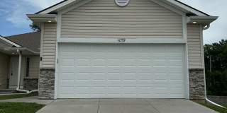 Spacious 4 Bedroom Duplex Near Village Pointe Gallery 1