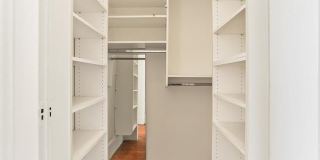 527 ST. ANN Gallery 10
