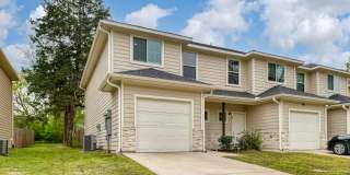 AVAILABLE NOW! 3 BEDROOM TRIPLEX LOCATED IN BONHAM, TEXAS! Gallery 1