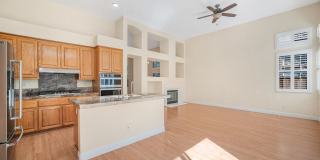 Highly Desirable Executive Home: 4 Bedrooms, 3 Bathrooms of Luxury Living Gallery 13
