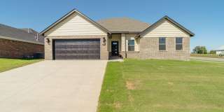 LIKE NEW 3-bedroom 2 bath Home in Prairie Grove!! FENCED YARD INCLUDED! Gallery 1