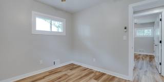 1334 Miller Avenue Gallery 24