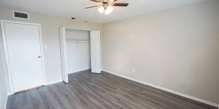 Glen Oaks Gallery 9