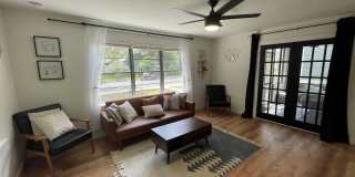 Beautiful 2 Bedroom, 1 Bathroom Apartment in Duckpond Neighborhood Gallery 1
