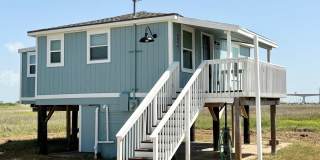 Elegant 2/1 Beach Cottage in Surfside ! Gallery 1