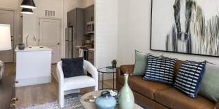 The Everly at Rouzan Gallery 3