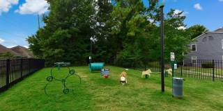 District at Hamilton Place Apartments Gallery 25