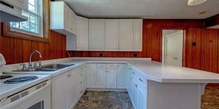 Room in 5 Bedroom Home at Kinnamon Rd Gallery 14