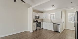 2 bed 2 bath Townhome in Central Phoenix!! Gated and Pool! Gallery 1