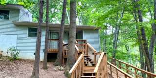 Cozy Wooded Space Close to Town Gallery 1