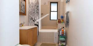Charming 5 Bedroom-No Broker Fee Gallery 10