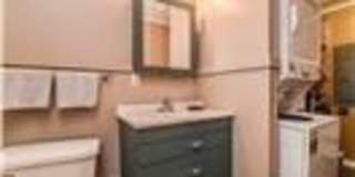 543 College Street Gallery 14