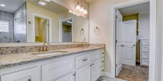 Four bedroom in Stone Lake! Gallery 34