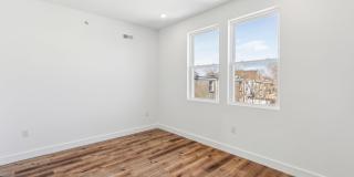 415 W YORK Street Gallery 17