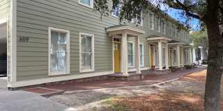Bright & Stylish 3BR Flat in the Historic District — Gated Parking Gallery 3
