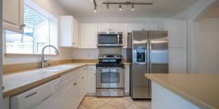 LARGE and SPACIOUS 3bd/3ba/2pkg (SEA COUNTRY) $3900 Gallery 19