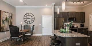 Vintage Foxland Apartments Gallery 8