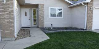 3 Bedroom Home with Garage and Private Fenced Backyard. Gallery 1