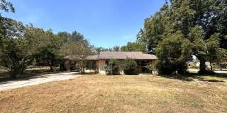 Cabin style 2 Bedroom (can be used as 3)  and 2 Bathroom Single Family House for Rent nearby Downtown Buda TX Gallery 1