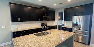 Spacious 5-Bedroom Riverview Home Gallery 60