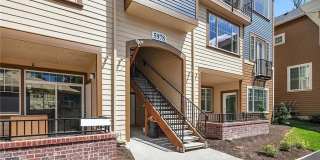 Spacious light and bright condo in Redmond near E Lake Sammamish Gallery 1