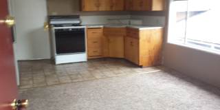 Upstairs Apartment Near the Heart of Grants Pass Gallery 3