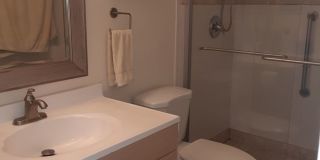 Seasonal/short term ONLY  Nicely renovated 2/2 condo across the street from LIDO BEACH! Gallery 13