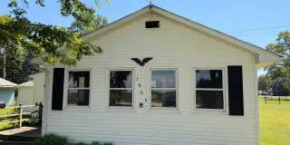 Spacious Family Home Near Schools and Parks in Rock Falls Gallery 1
