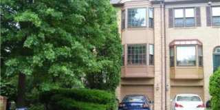 LUXURY END UNIT TOWNHOUSE Gallery 1